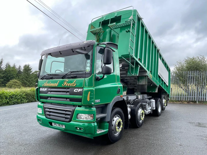 2009 DAF CF85 360 8x2 Tipper Blower 